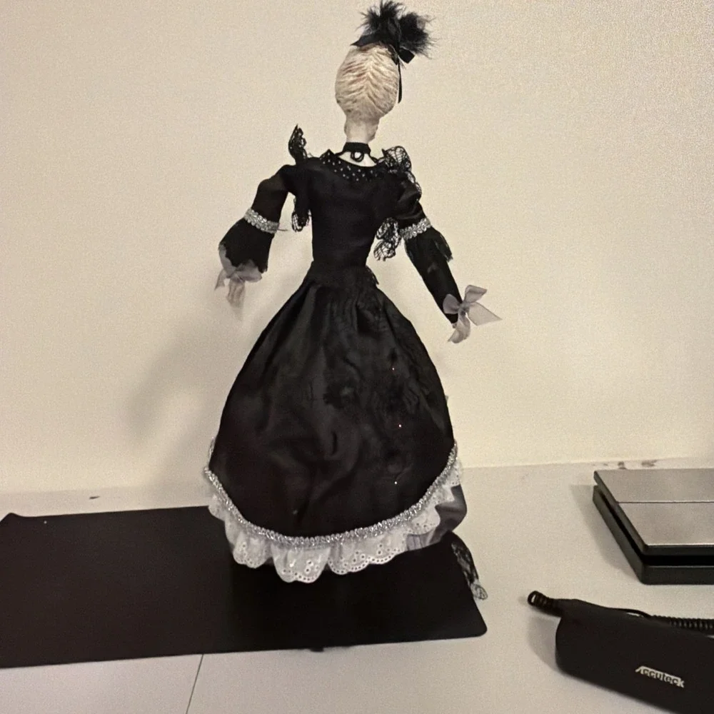 Katherine's Collection Skeleton Lady 22